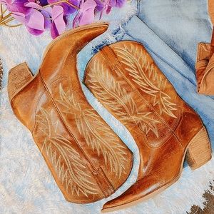 Gently worn, like new Cowgirl Boots #Cowgirl